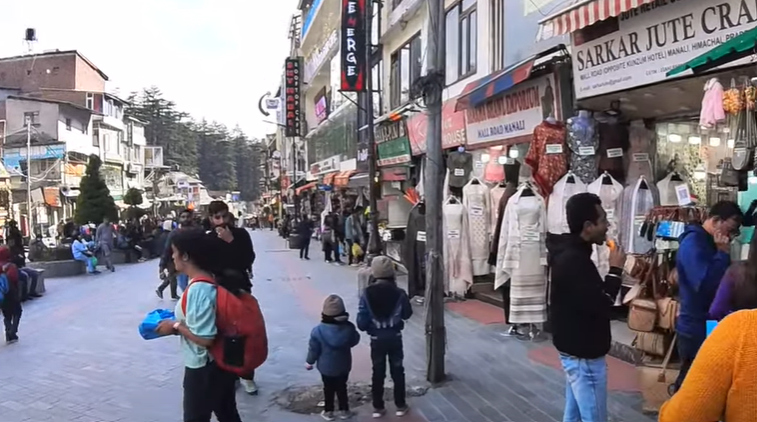 Shopping outlets at Mall road